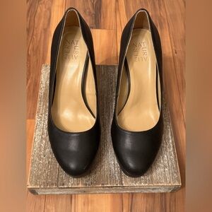 Naturalizer Berlin Black Smooth Size 8.5 Wide